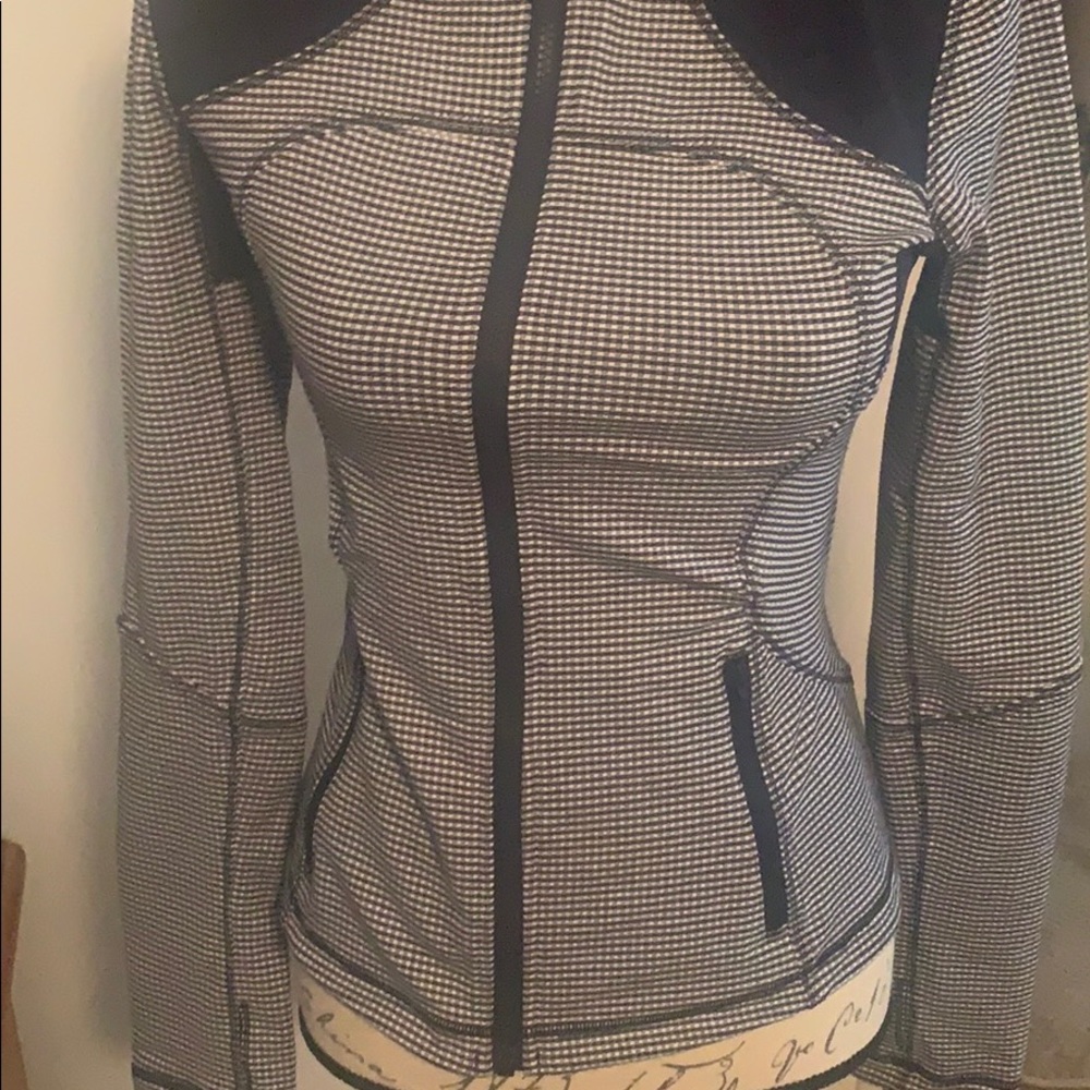 Lululemon blue sipped up jacket size 4 women